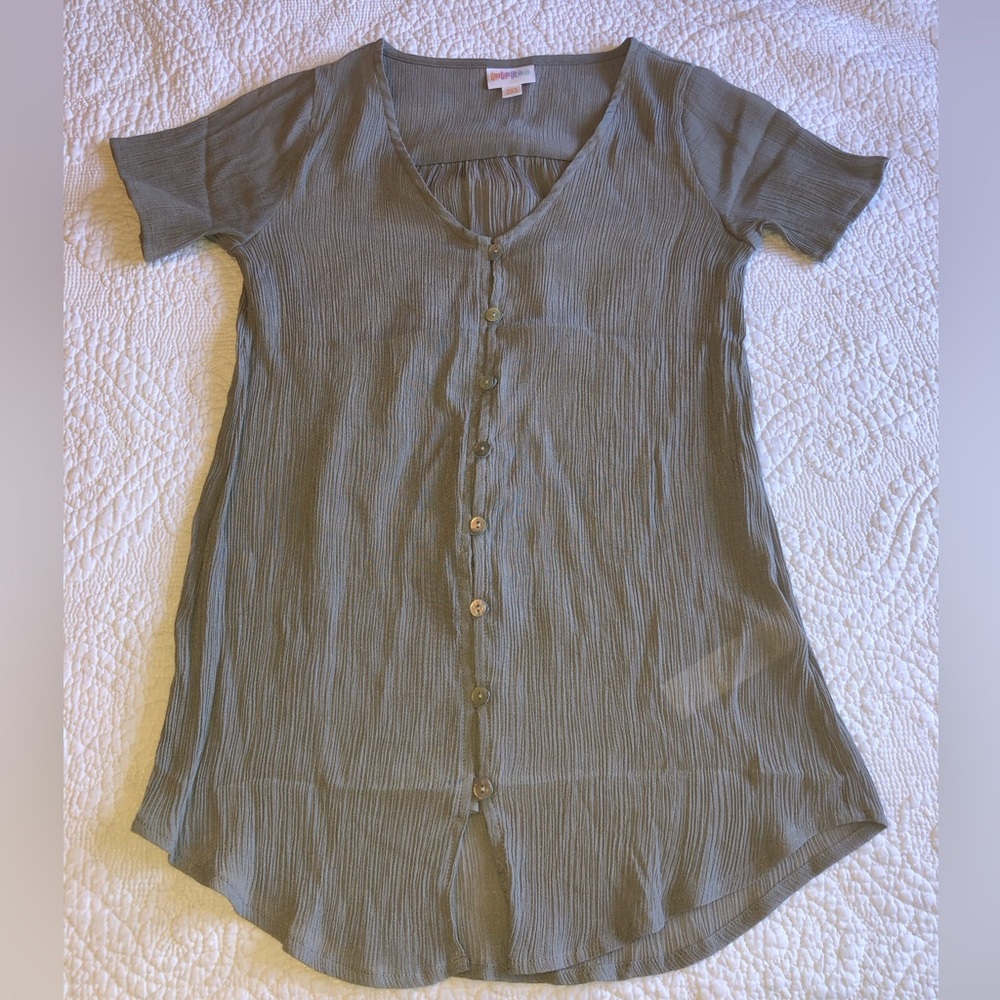 NWOT LulaRoe XXS Shannah V-Neck Button Down Shirt